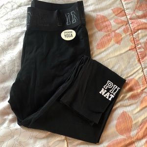 Victoria’s Secret Pink cropped yogas